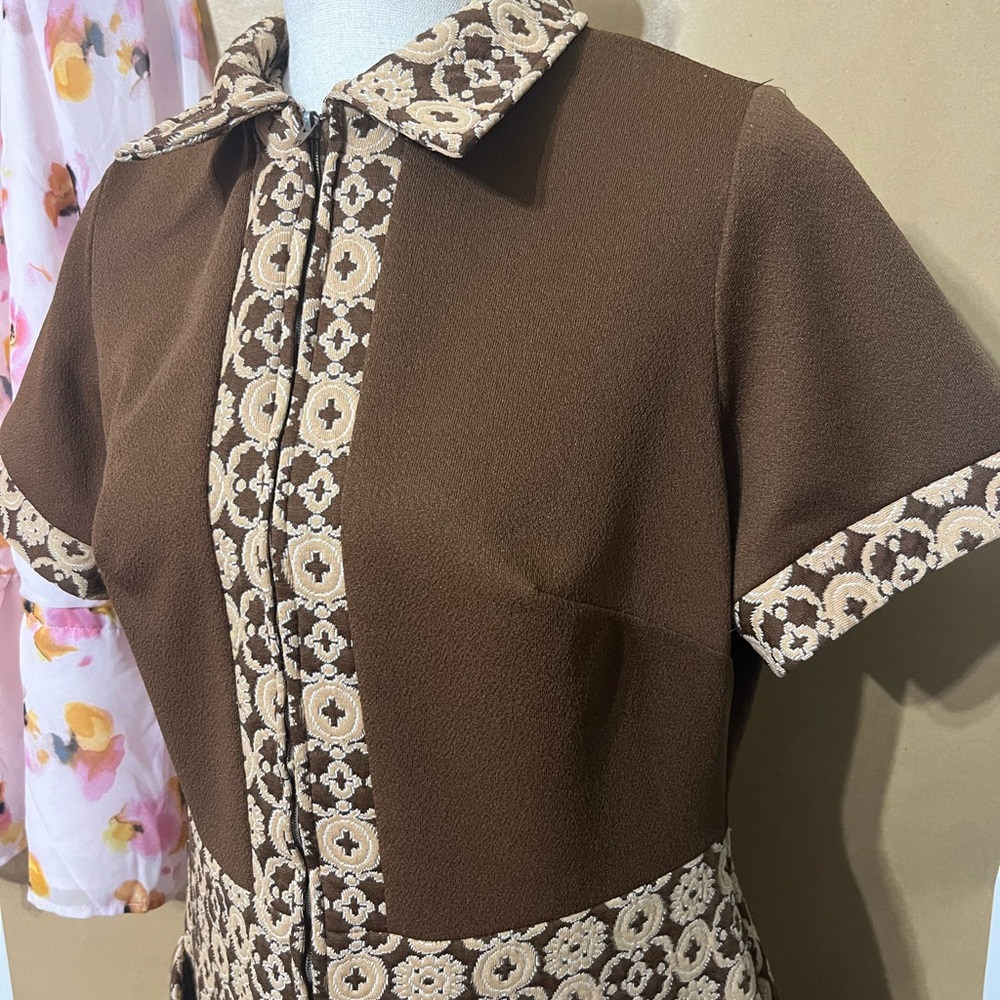 Handmade Vintage Mod Brown Patterned Dress - 1960s 1970s With Zipper and Pockets - Picture 5 of 7